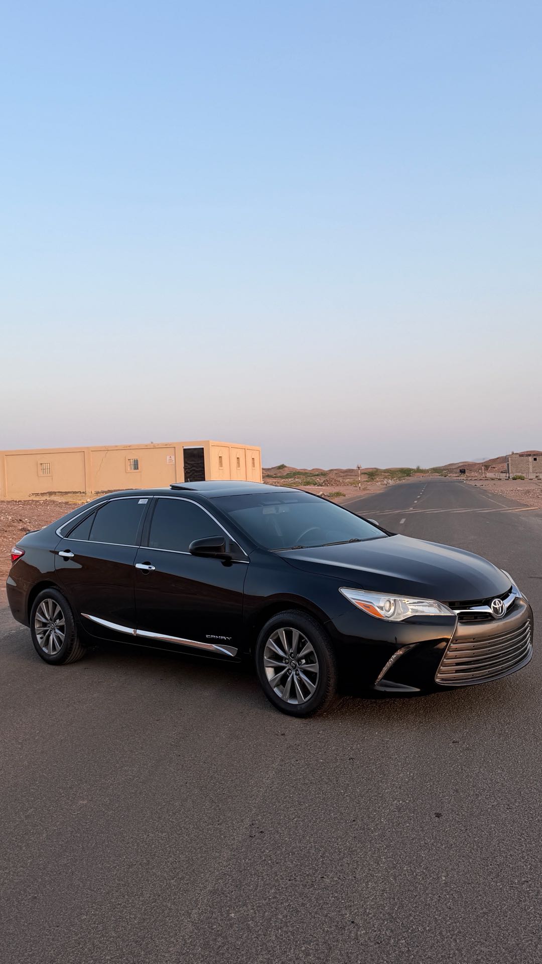 Car Image 2017 TOYOTA CAMRY XLE