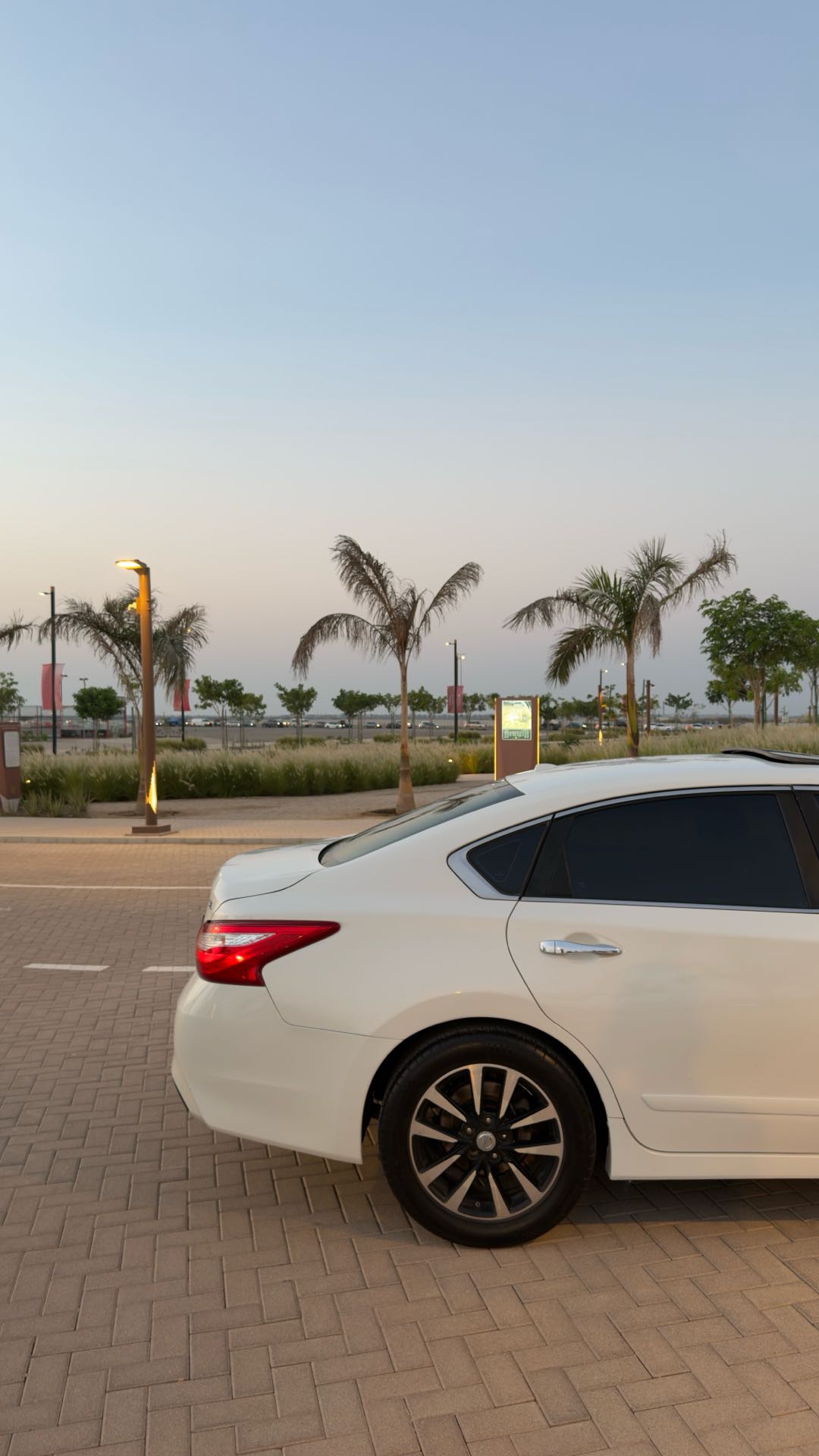Car Image 2017 NISSAN ALTIMA SL