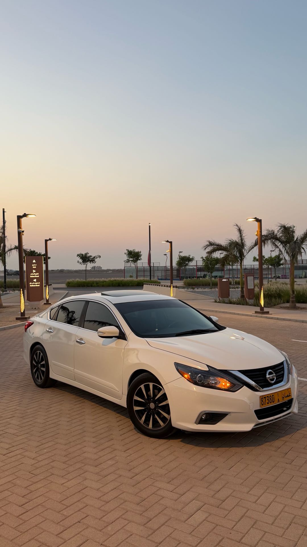 Car Image 2017 NISSAN ALTIMA SL