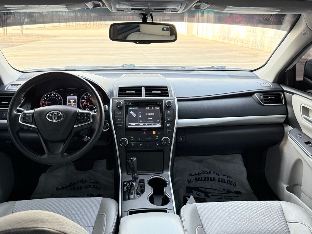 Car Image 2017 TOYOTA CAMRY SE
