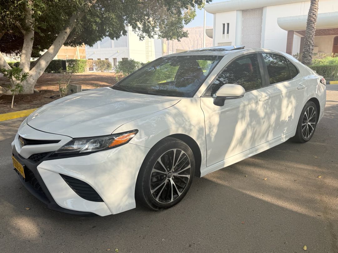 Car Image 2019 TOYOTA CAMRY SE