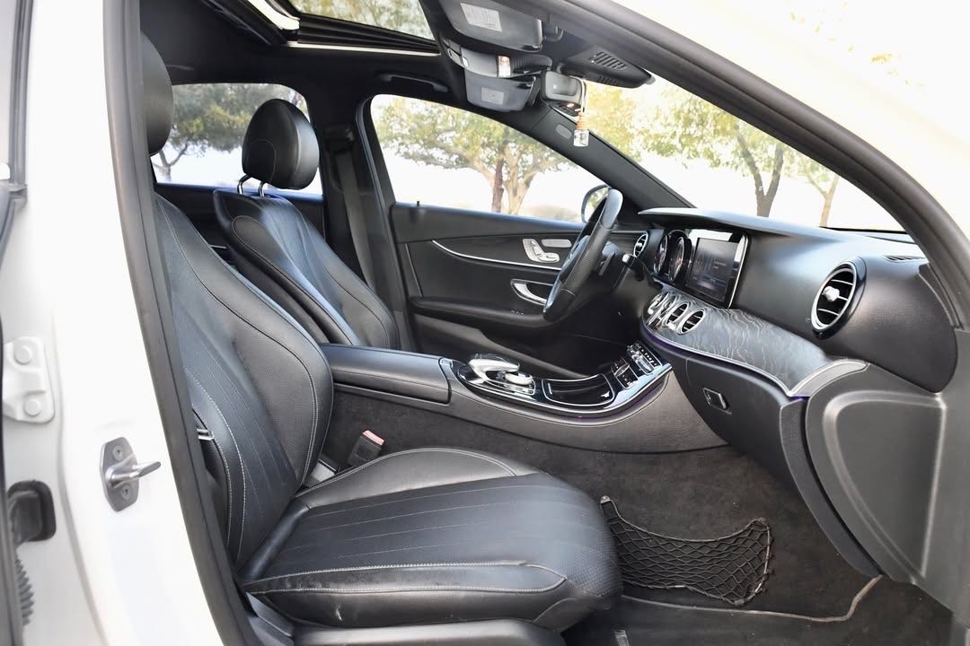 Car Image 2017 MERCEDES E Class 300