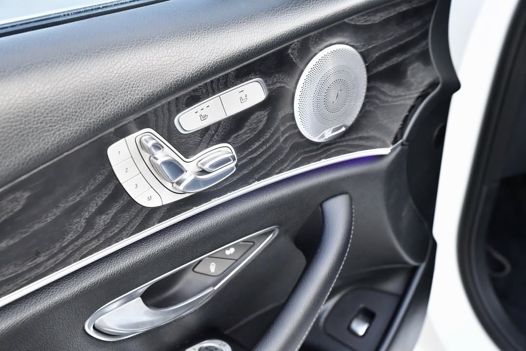 Car Image 2017 MERCEDES E Class 300