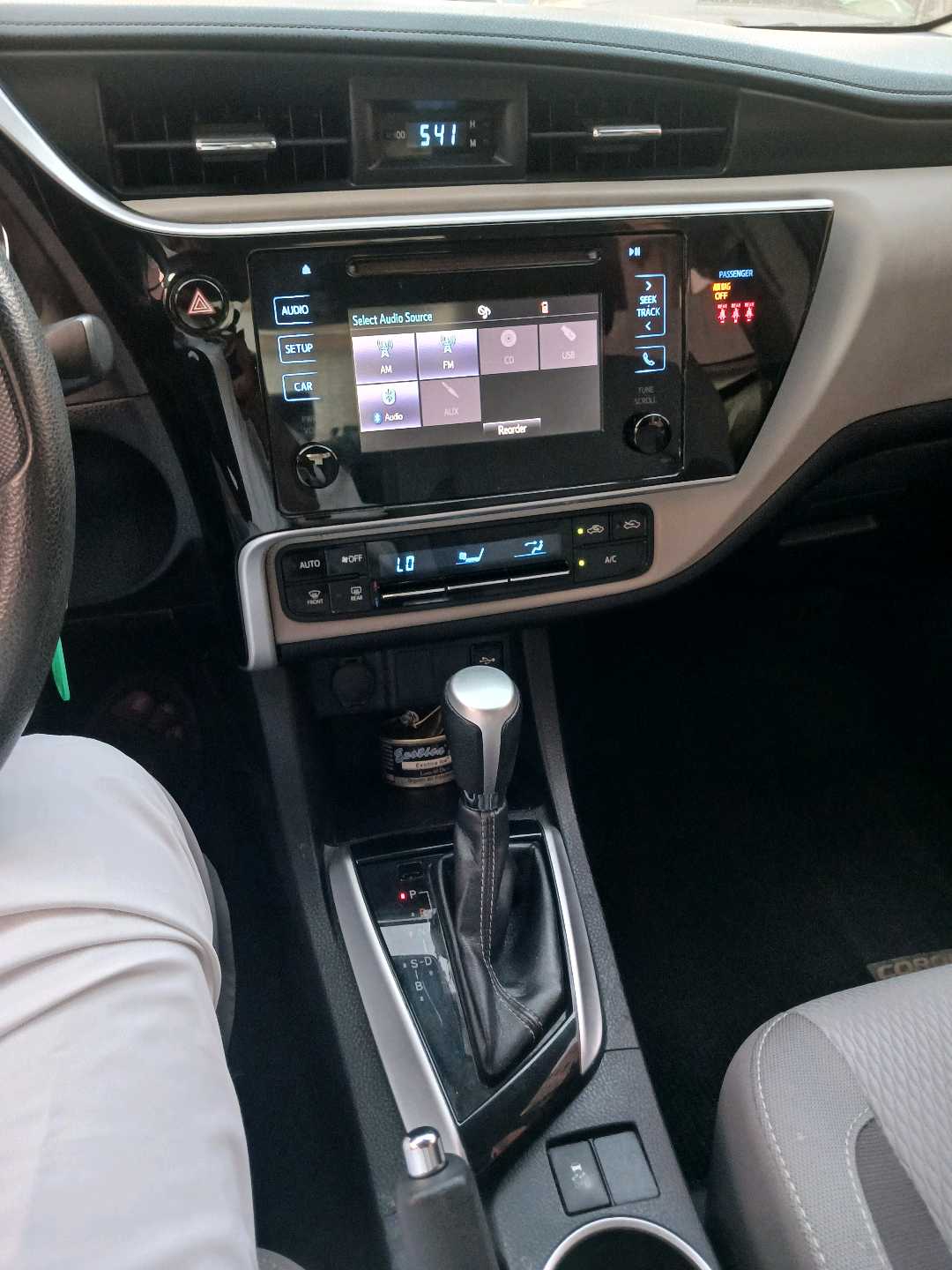 Car Image 2018 TOYOTA COROLLA LE