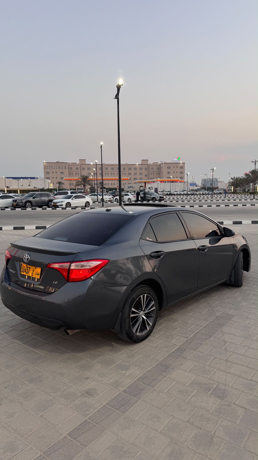 Car Image 2017 TOYOTA COROLLA LE