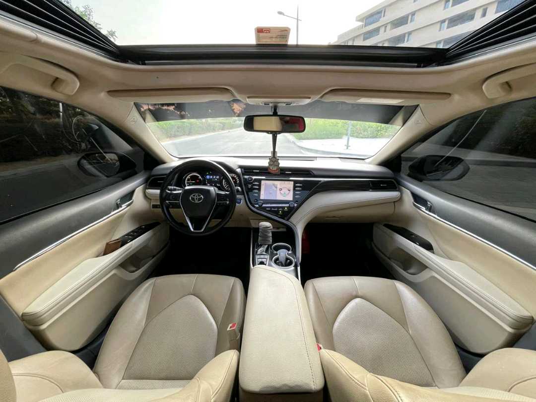 Car Image 2019 TOYOTA CAMRY GLE