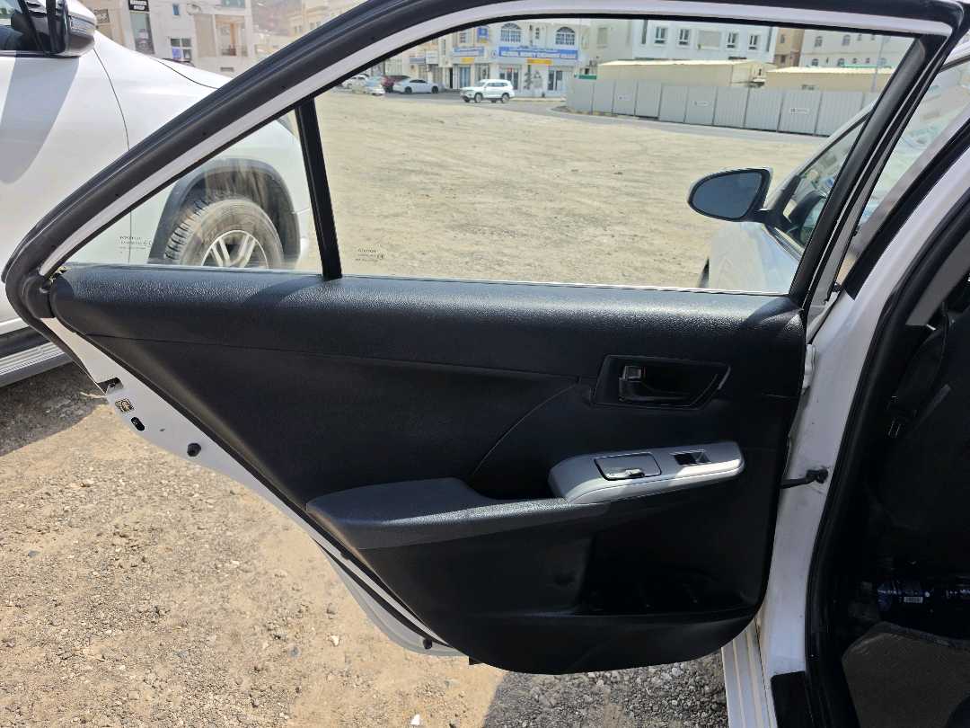 Car Image 2014 TOYOTA CAMRY GLE