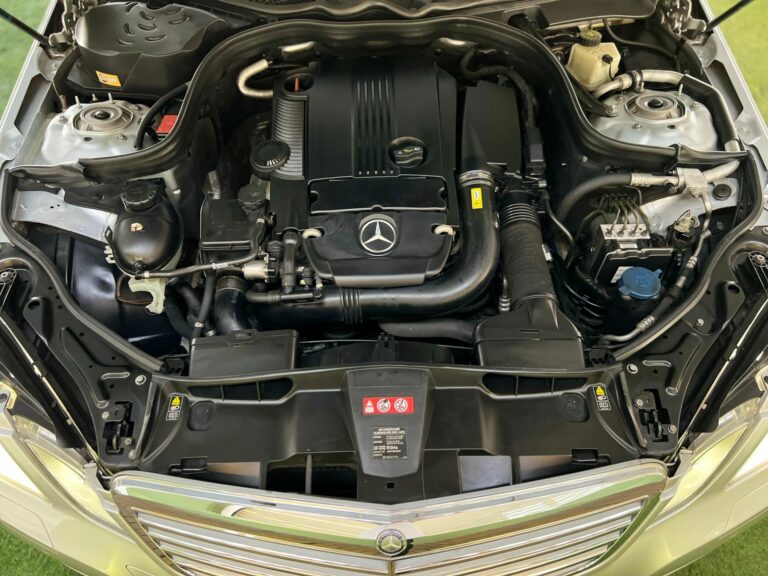 Car Image 2013 MERCEDES E Class 200
