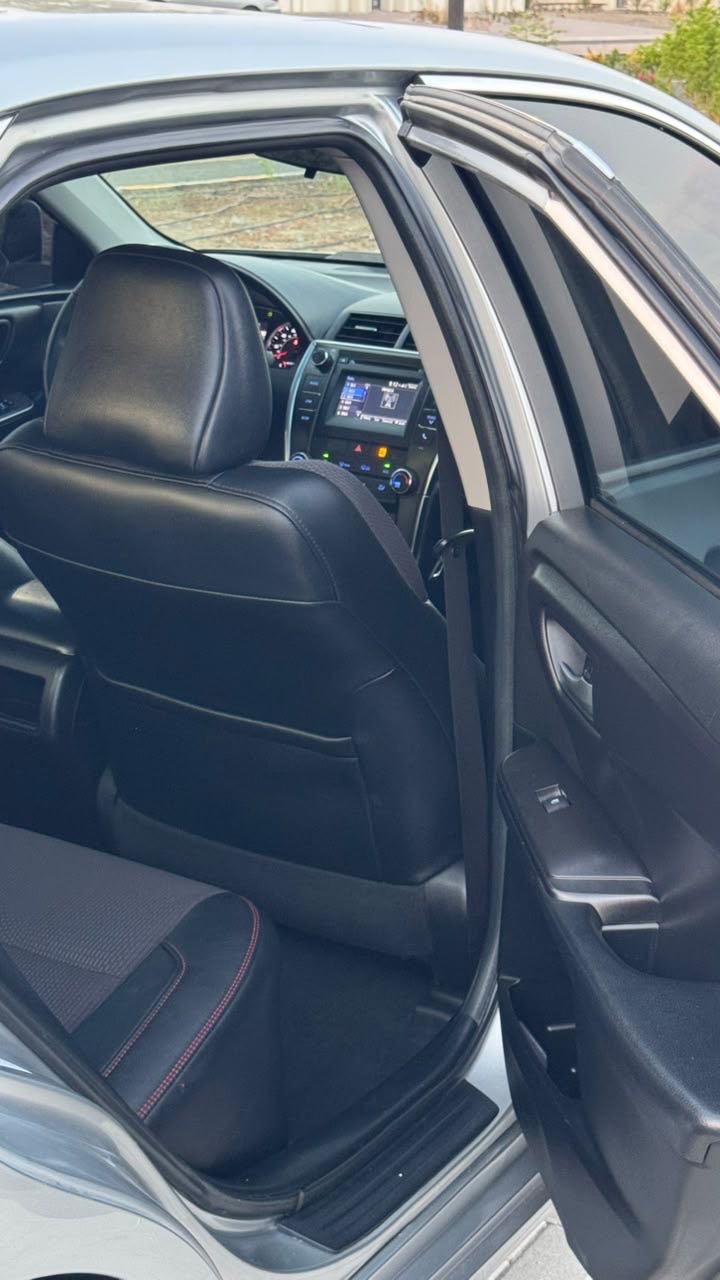 Car Image 2017 TOYOTA CAMRY SE