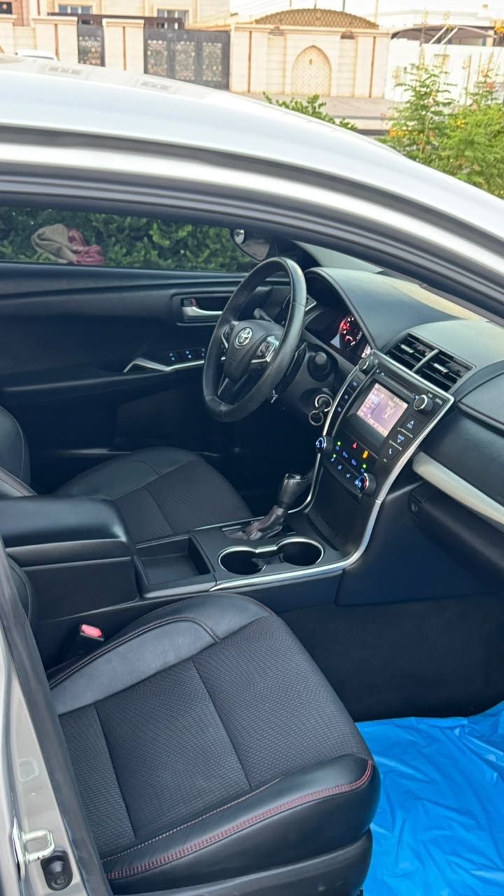 Car Image 2017 TOYOTA CAMRY SE