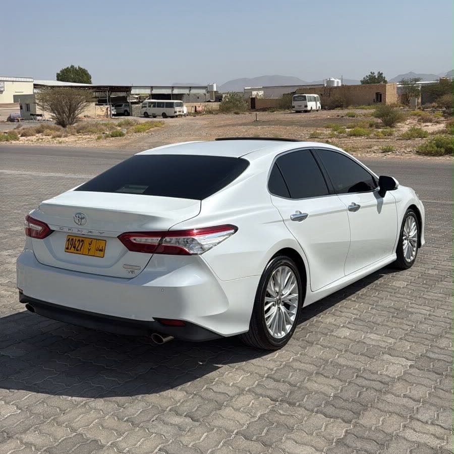 Car Image 2018 TOYOTA CAMRY XLE