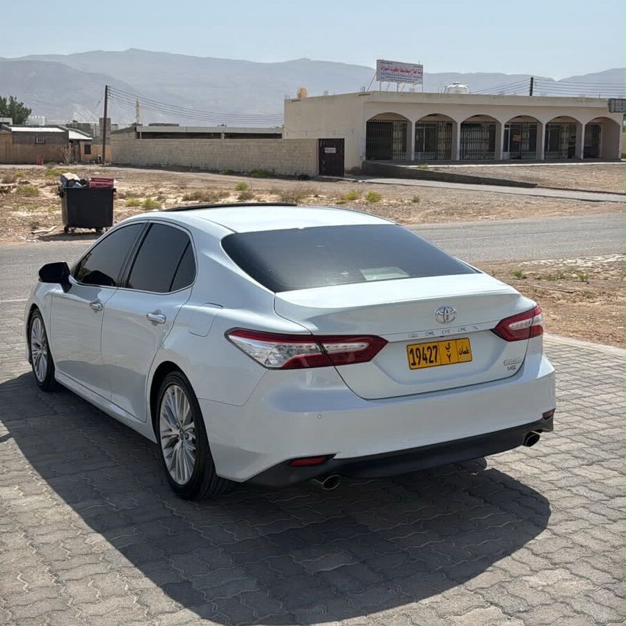 Car Image 2018 TOYOTA CAMRY XLE