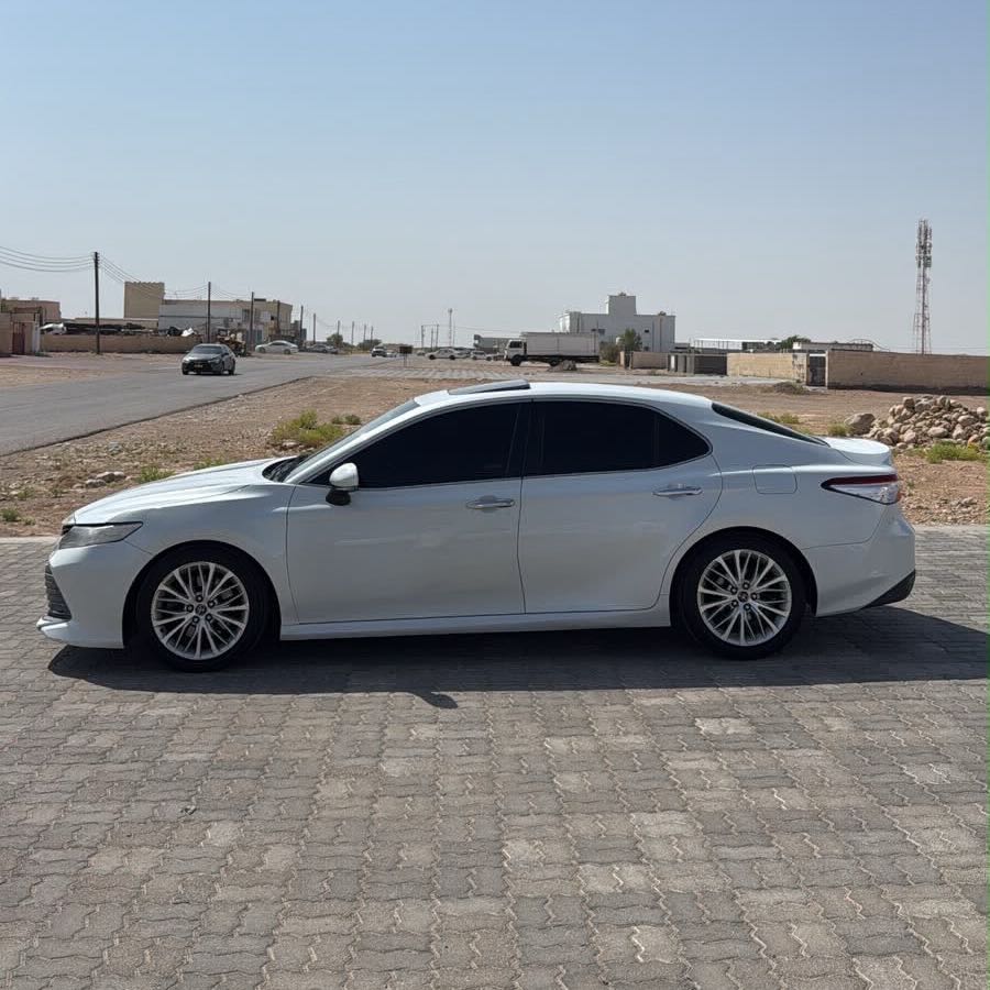 Car Image 2018 TOYOTA CAMRY XLE