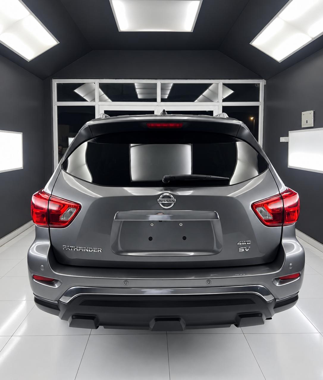 Car Image 2017 NISSAN PATHFINDER SL