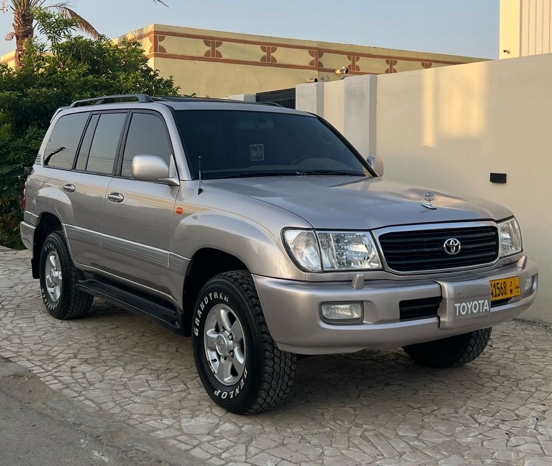 Car Image 1999 TOYOTA LAND CRUISER 