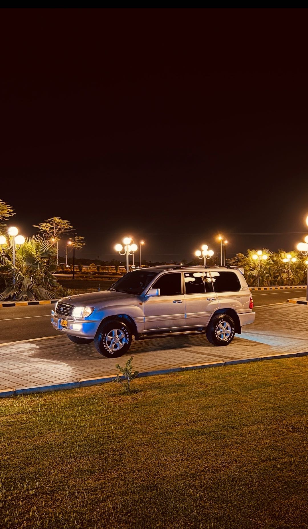 Car Image 1999 TOYOTA LAND CRUISER 