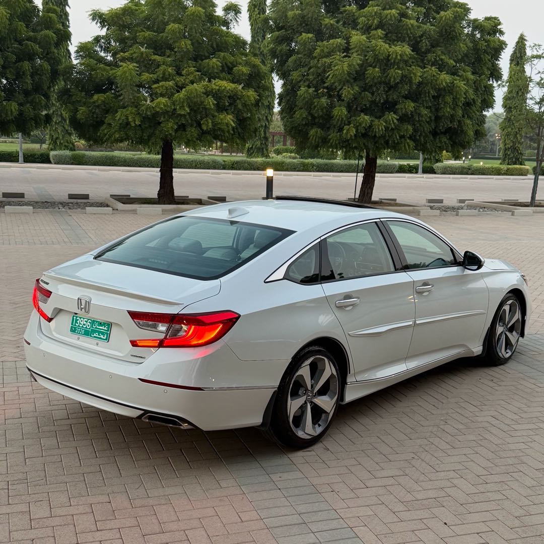 Car Image 2018 HONDA ACCORD TOURING