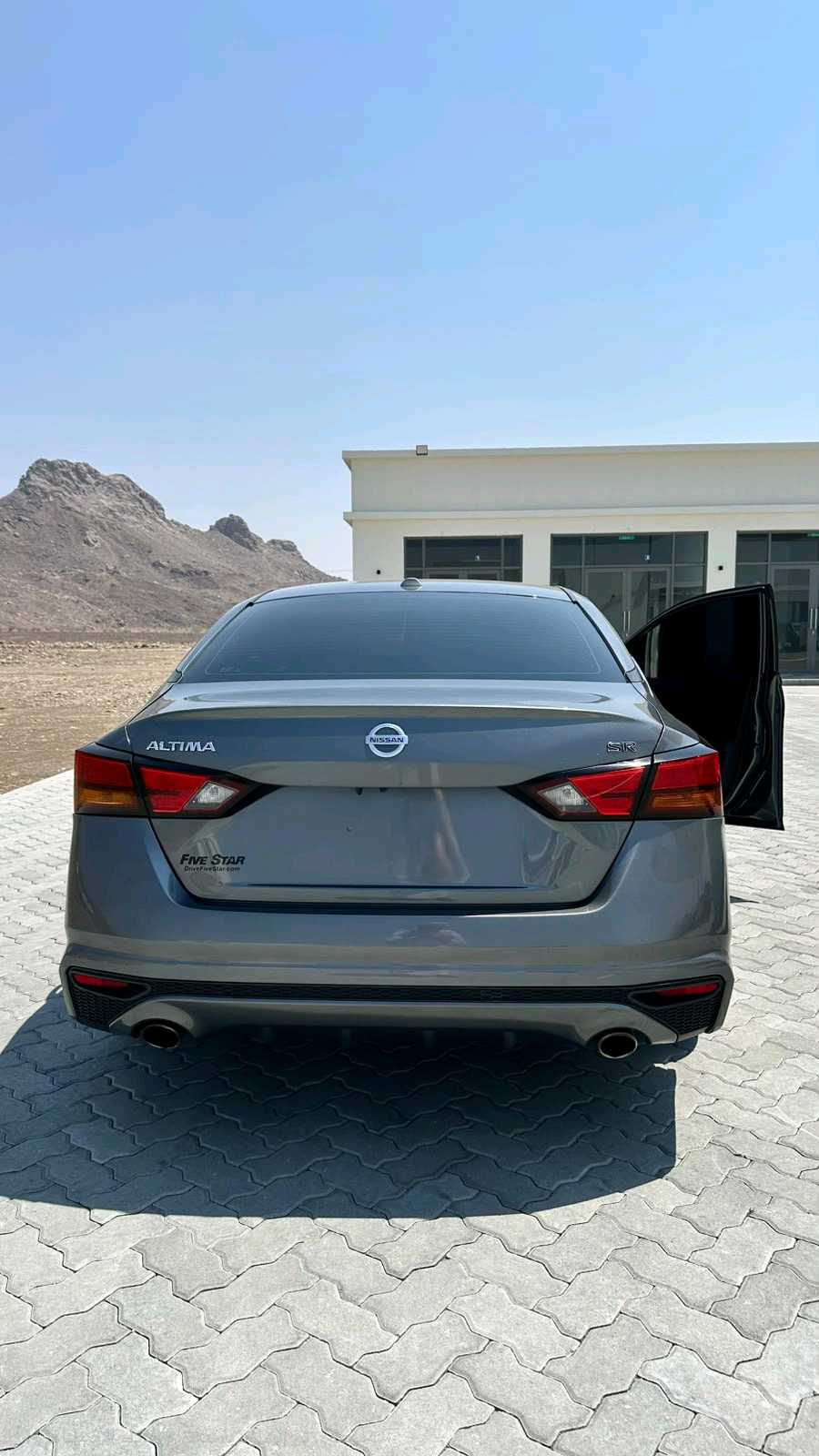 Car Image 2019 NISSAN ALTIMA SR