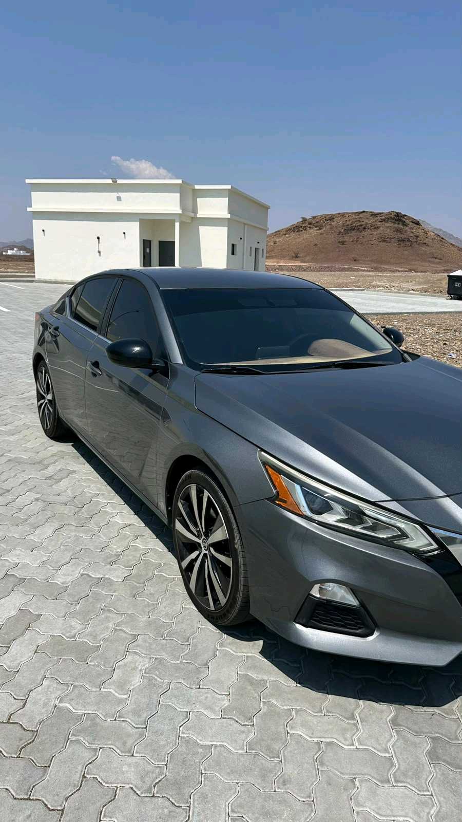 Car Image 2019 NISSAN ALTIMA SR