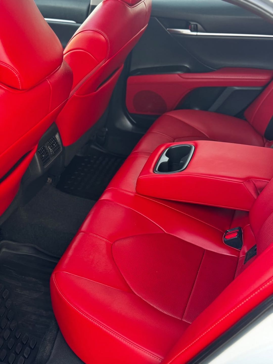 Car Image 2018 TOYOTA CAMRY XSE