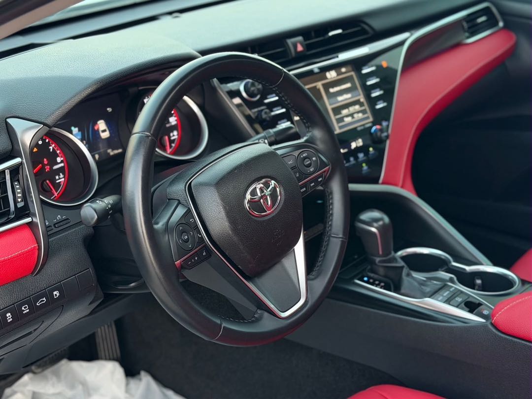 Car Image 2018 TOYOTA CAMRY XSE