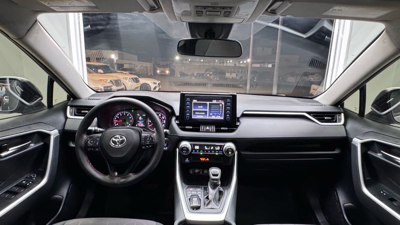 Car Image 2019 TOYOTA RAV4 XLE