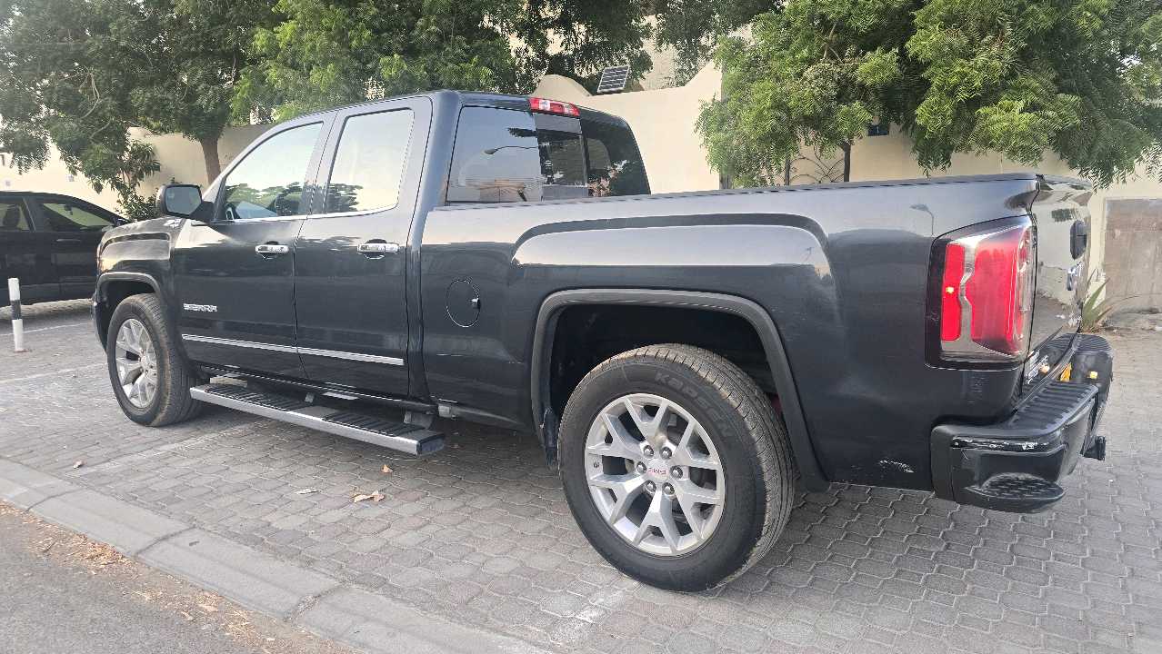 Car Image 2018 GMC SIERRA SLT