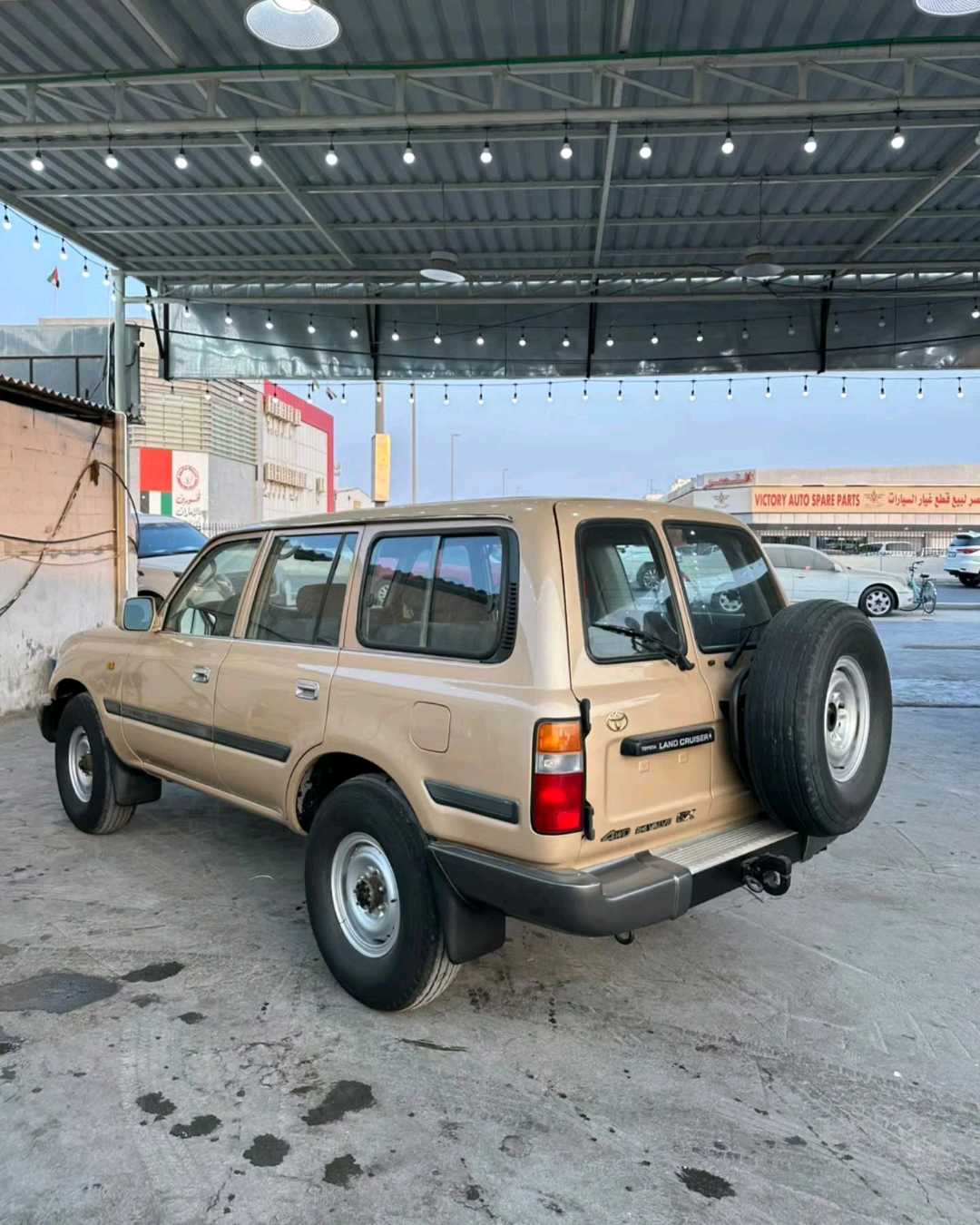 Car Image 1995 TOYOTA LAND CRUISER GX