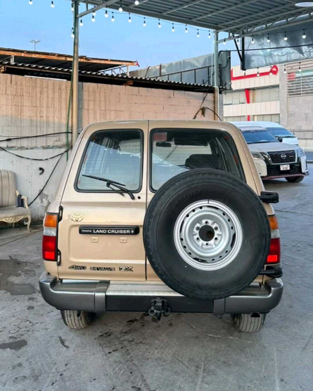 Car Image 1995 TOYOTA LAND CRUISER GX