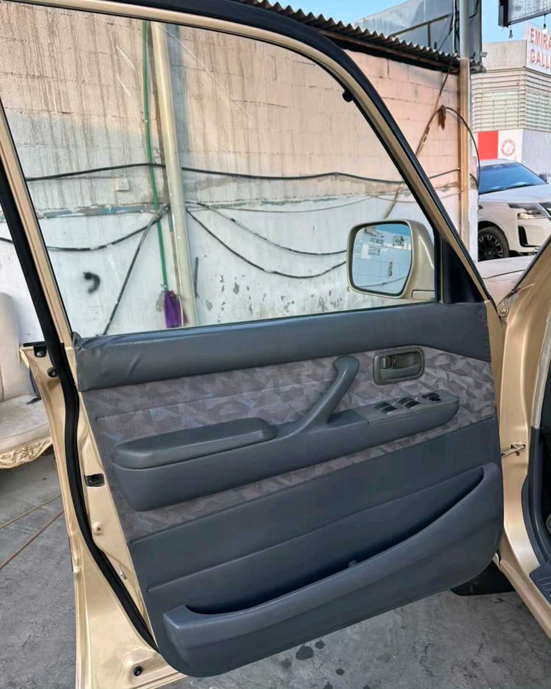 Car Image 1995 TOYOTA LAND CRUISER GX