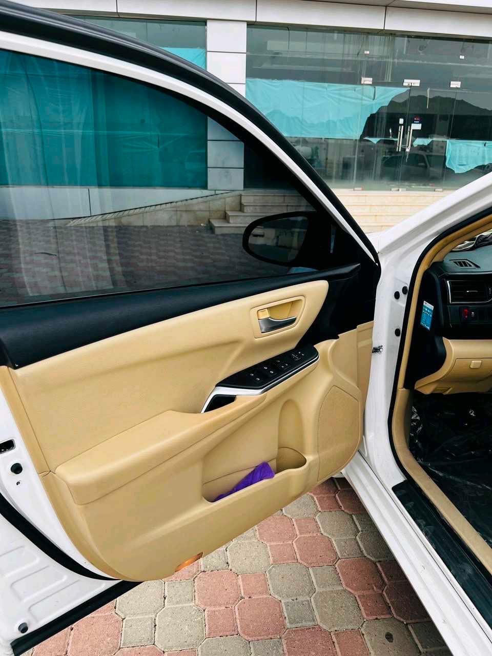 Car Image 2016 TOYOTA CAMRY LE