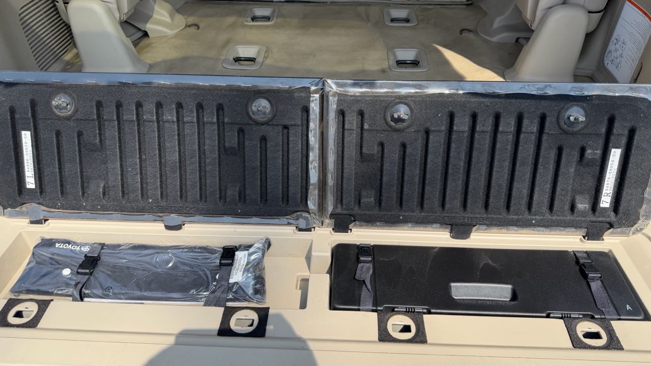 Car Image 2018 TOYOTA LAND CRUISER GX.R