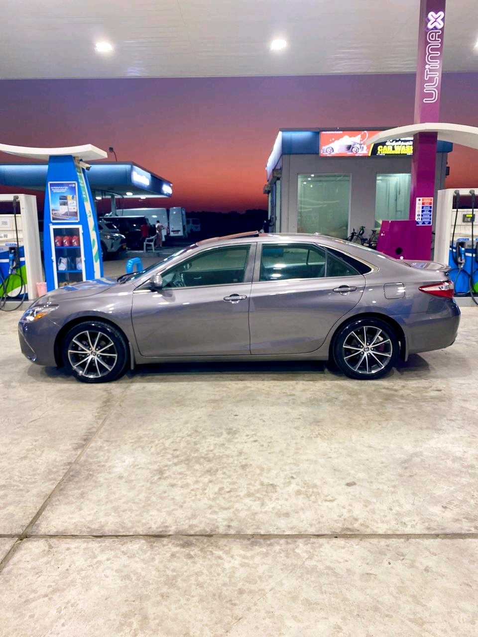 Car Image 2017 TOYOTA CAMRY XSE