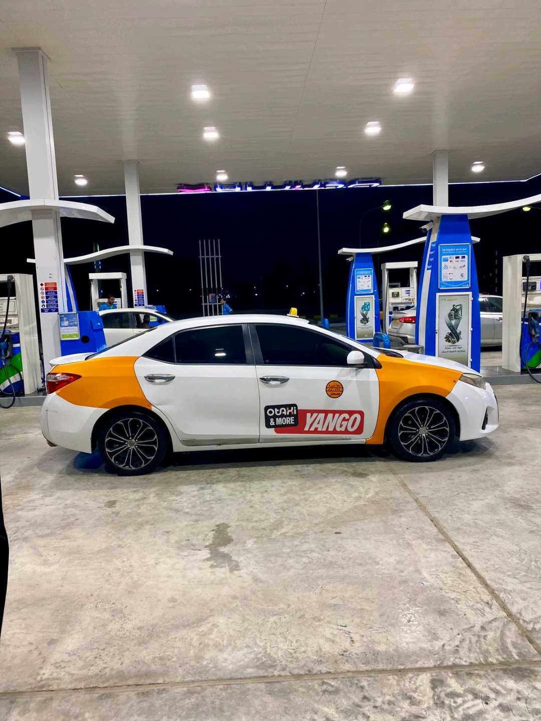 Car Image 2016 TOYOTA COROLLA LE