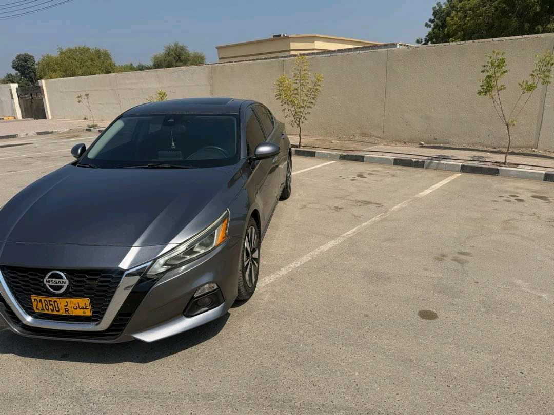 Car Image 2019 NISSAN ALTIMA SR