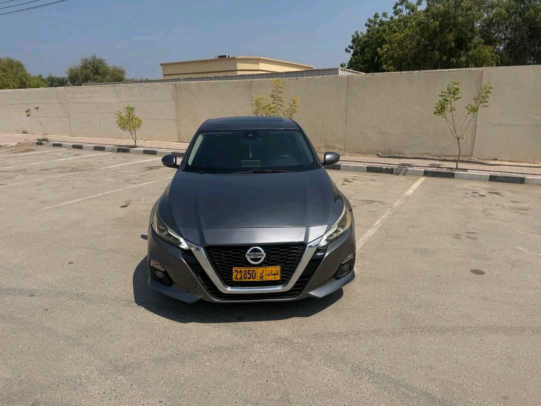 Car Image 2019 NISSAN ALTIMA SR