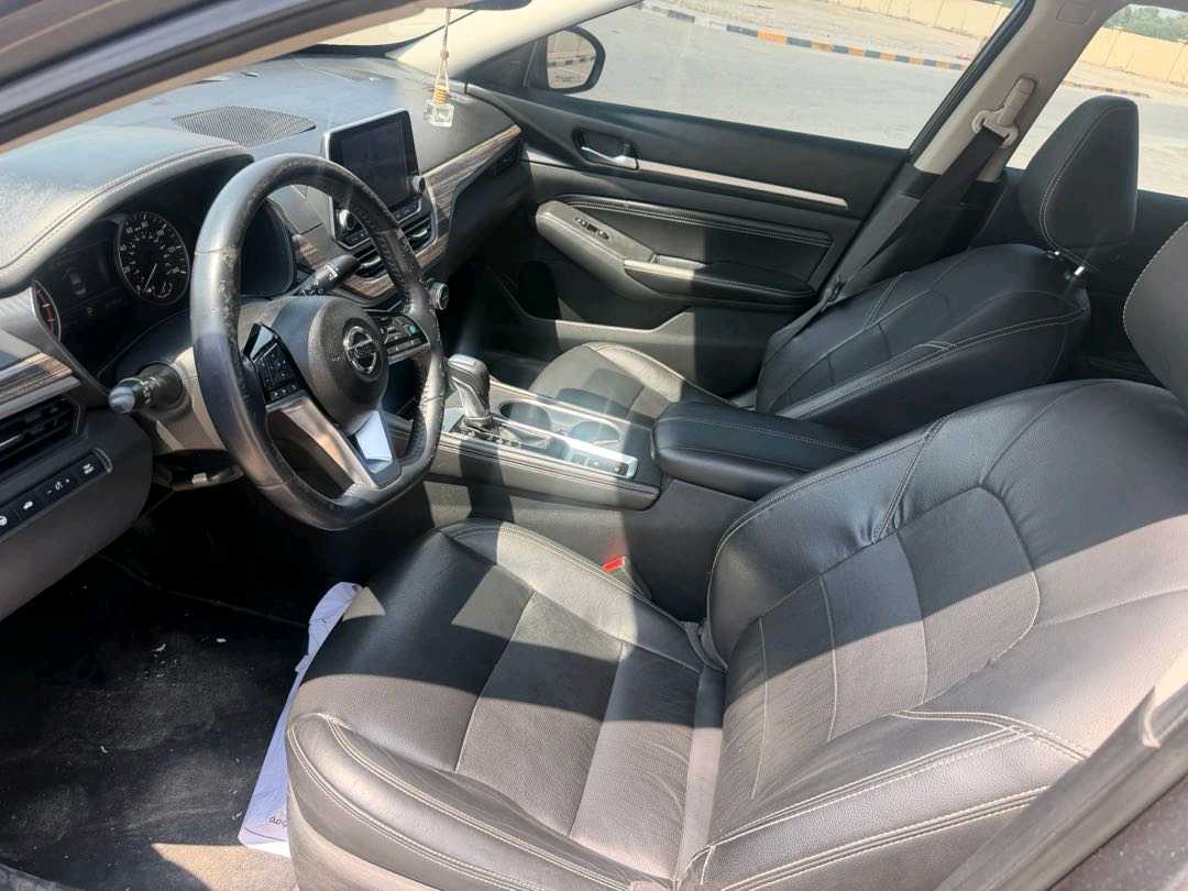 Car Image 2019 NISSAN ALTIMA SR