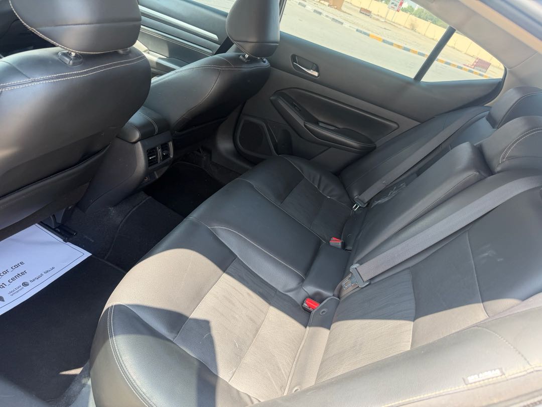 Car Image 2019 NISSAN ALTIMA SR