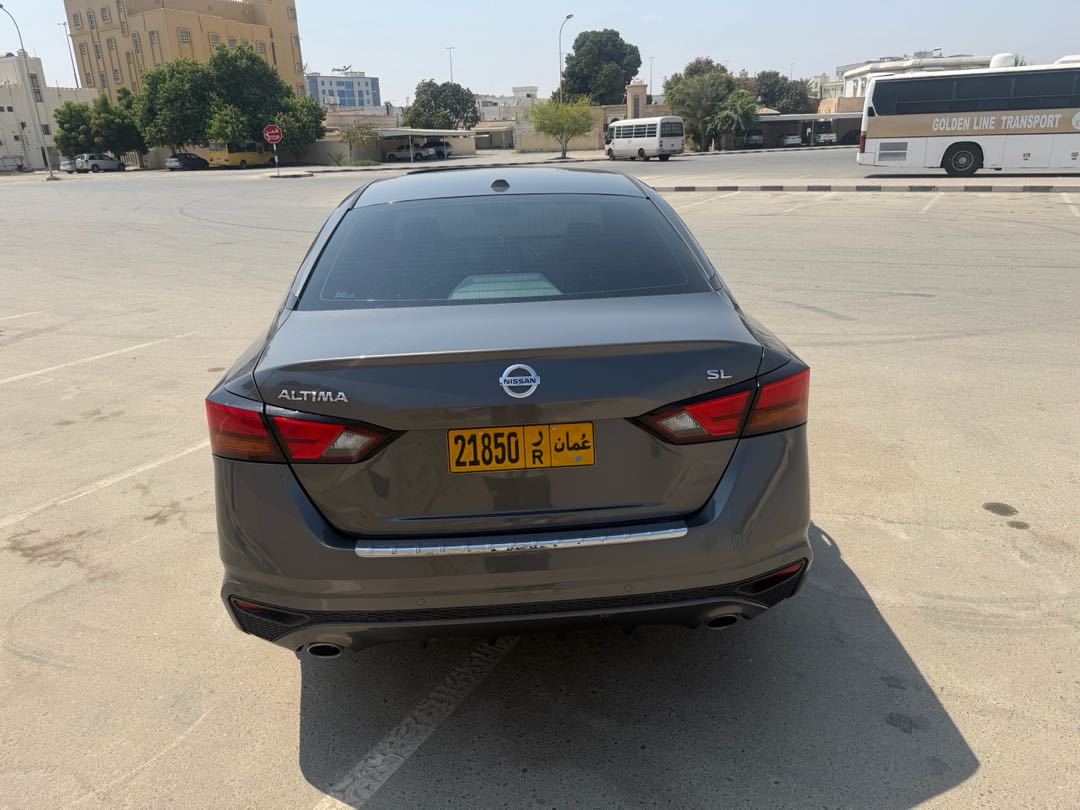 Car Image 2019 NISSAN ALTIMA SR