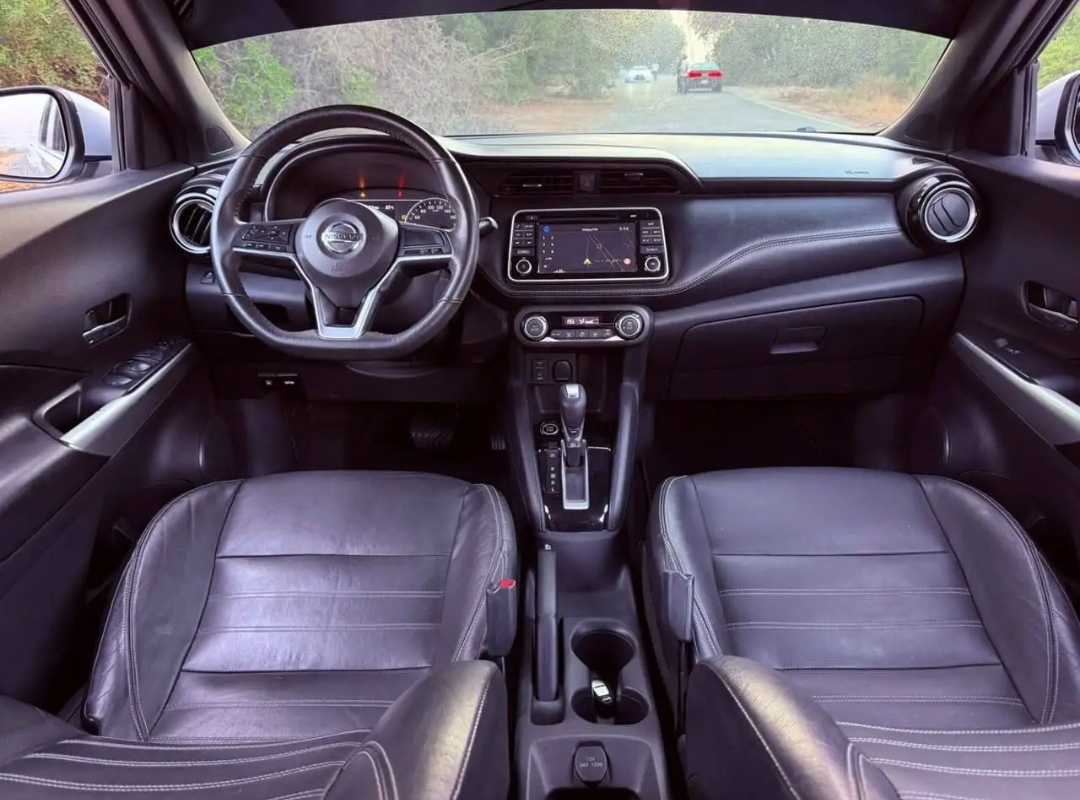 Car Image 2019 NISSAN KICKS 