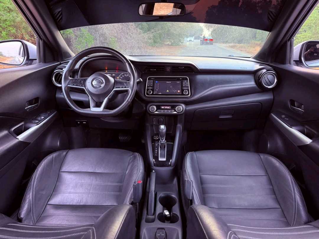 Car Image 2019 NISSAN KICKS 