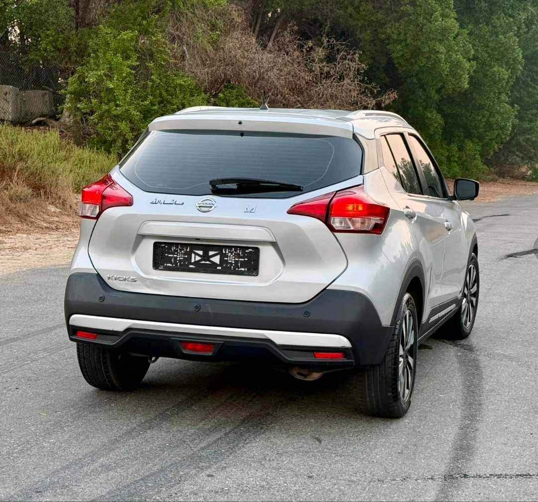 Car Image 2019 NISSAN KICKS 