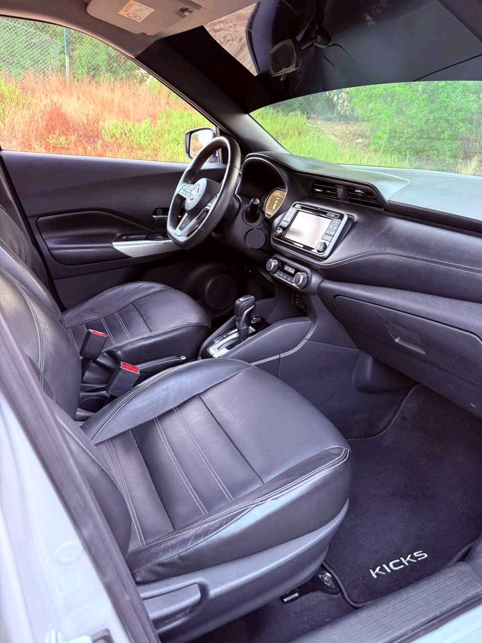Car Image 2019 NISSAN KICKS 