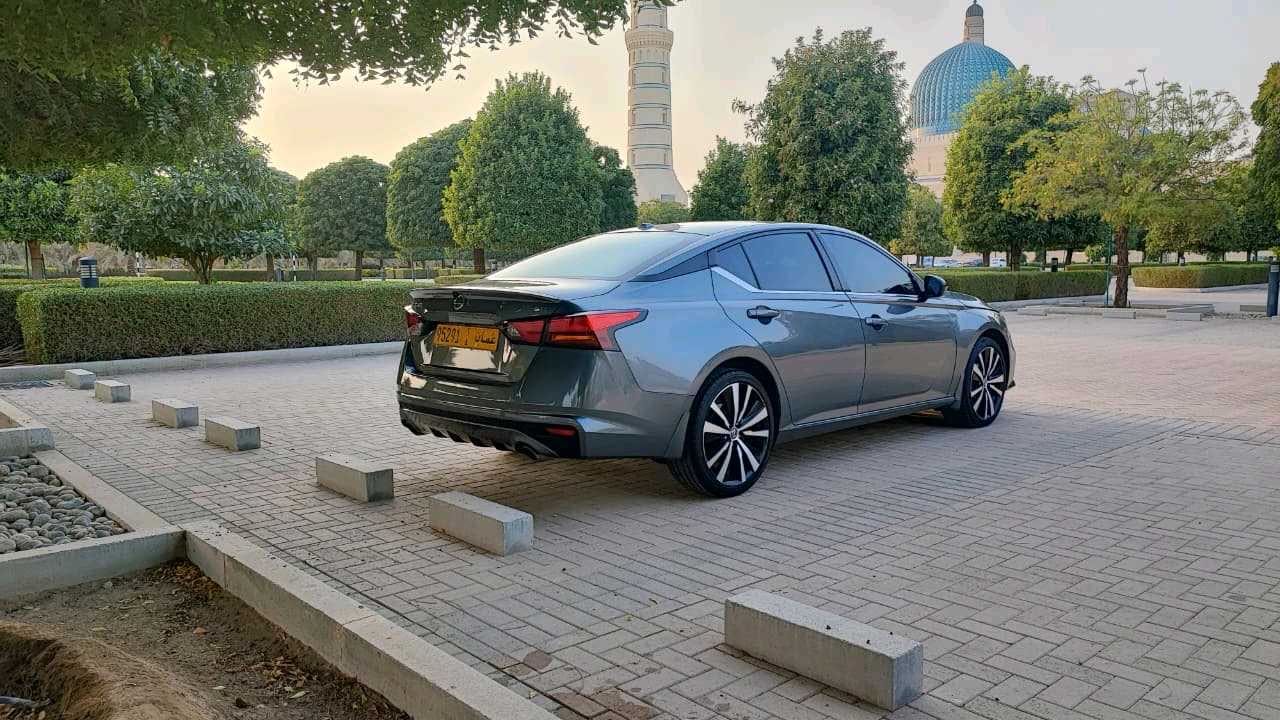Car Image 2019 NISSAN ALTIMA SR