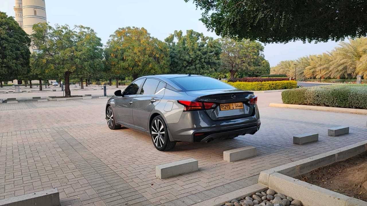 Car Image 2019 NISSAN ALTIMA SR