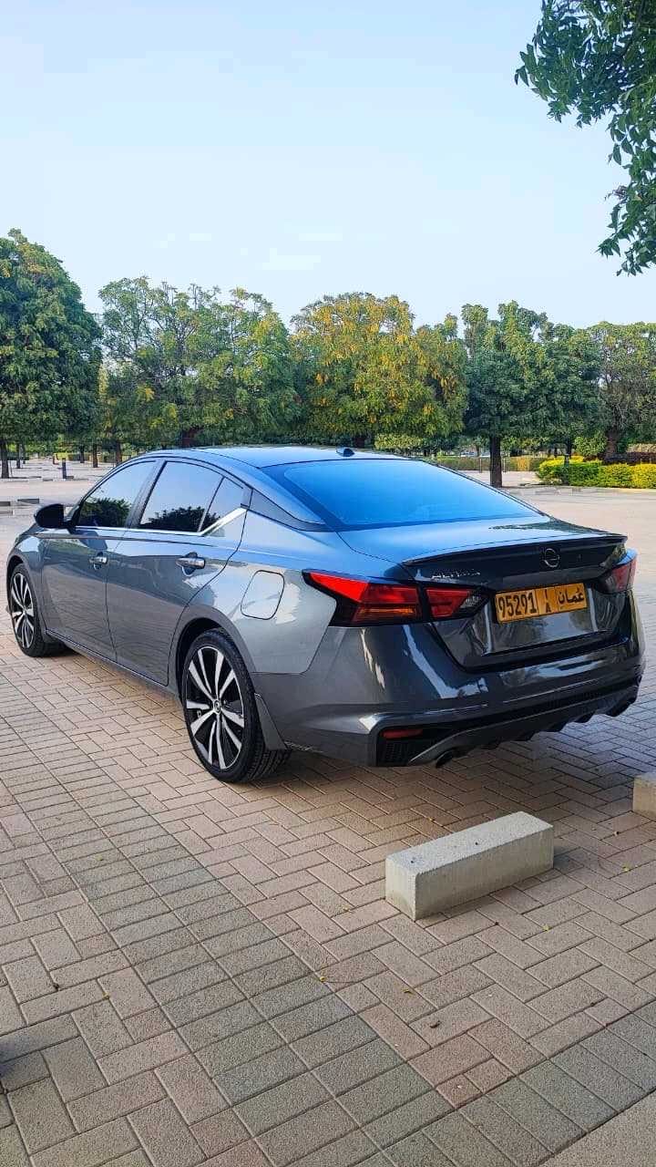 Car Image 2019 NISSAN ALTIMA SR