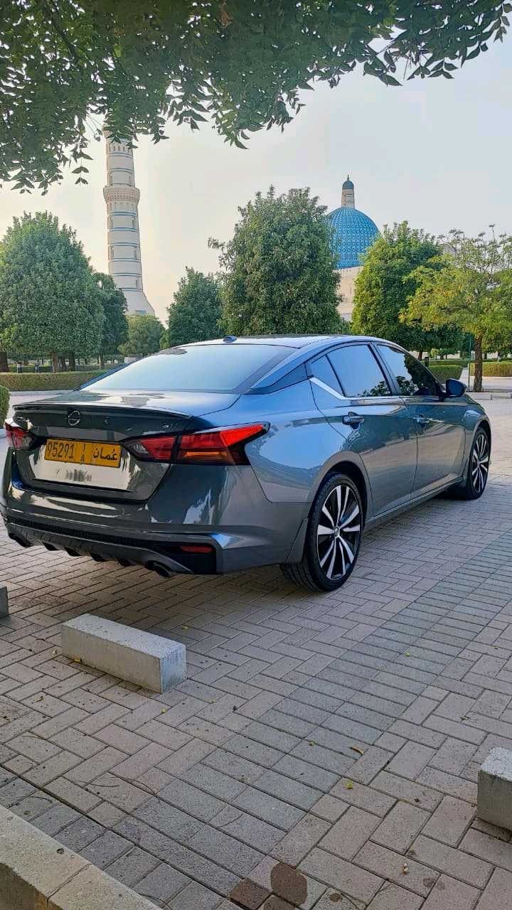 Car Image 2019 NISSAN ALTIMA SR