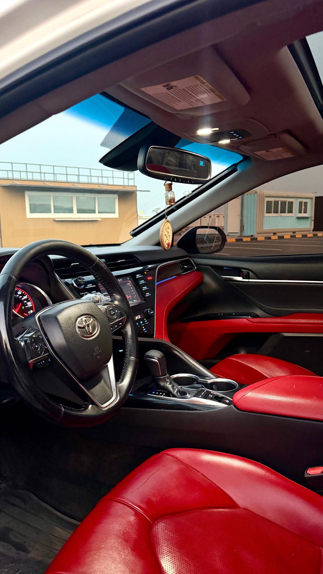 Car Image 2018 TOYOTA CAMRY XSE