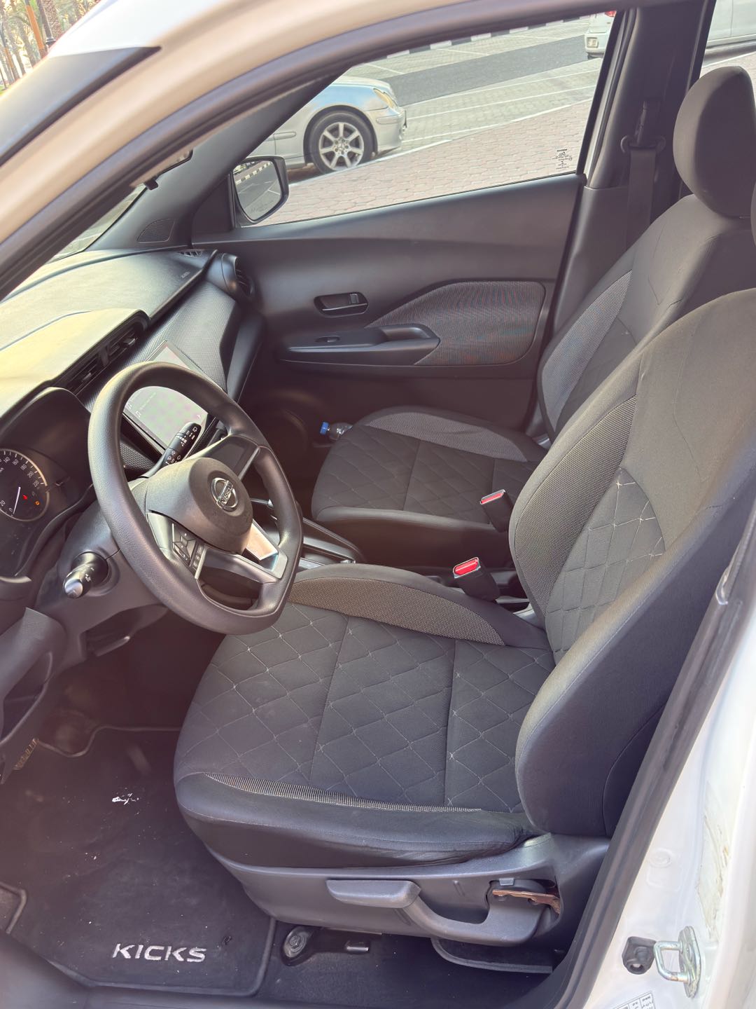 Car Image 2018 NISSAN KICKS 