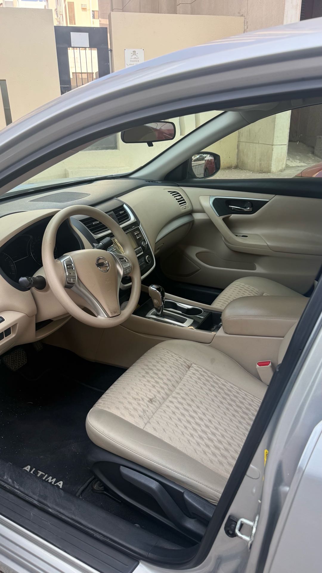 Car Image 2018 NISSAN ALTIMA SV